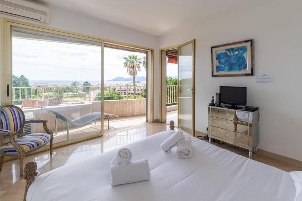 Superbe 3 Pieces Avec Piscine Et Tennis * Cannes